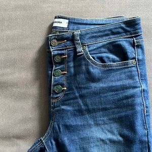 Dark wash skinny jeans. No distressing. Size 6